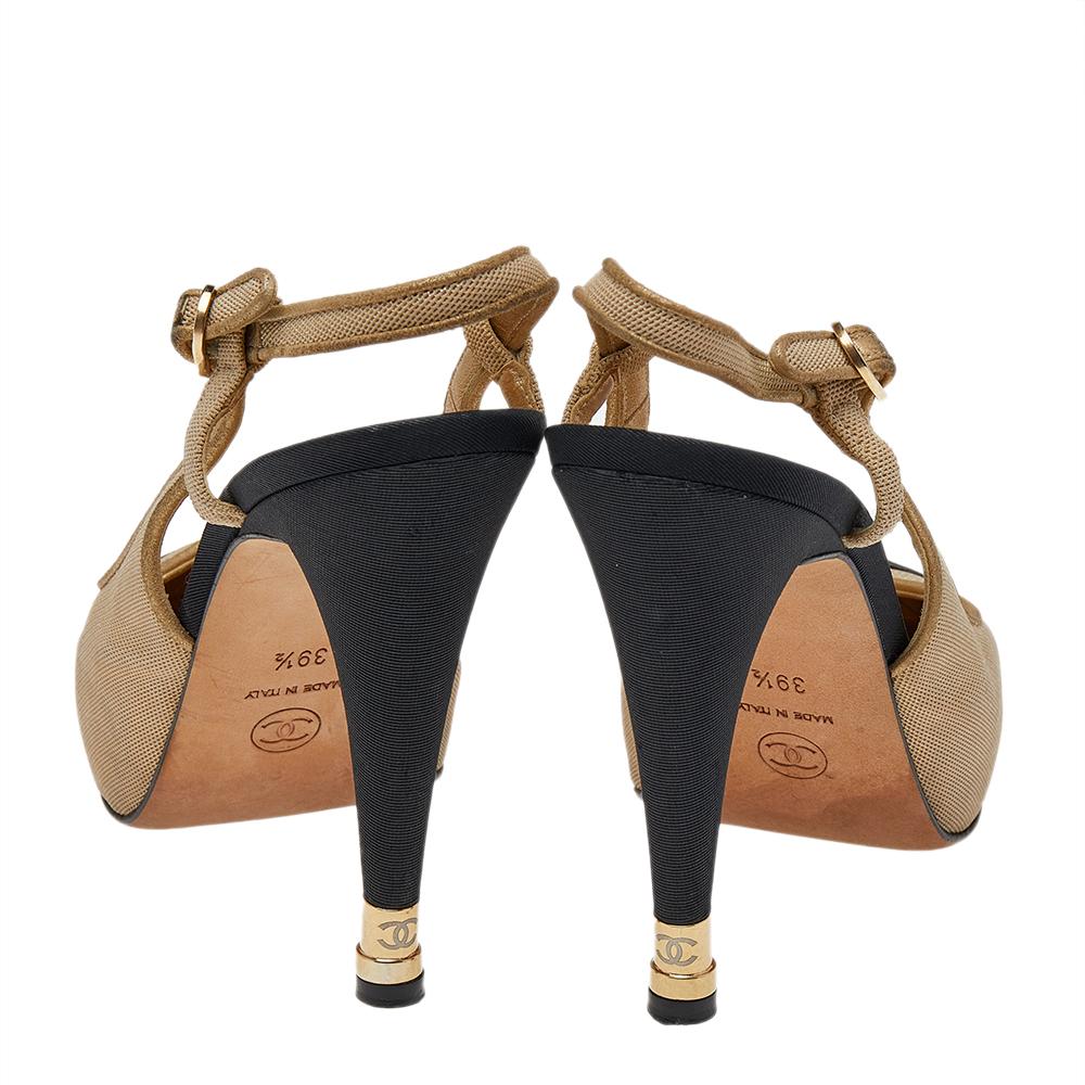 Chanel Gold/Black Fabric CC Slingback Sandals Size 39.5 In Good Condition In Dubai, Al Qouz 2