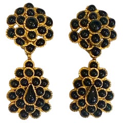 Orecchini pendenti in vetro Gripoix oro e nero Chanel Collezione Autunno 1995