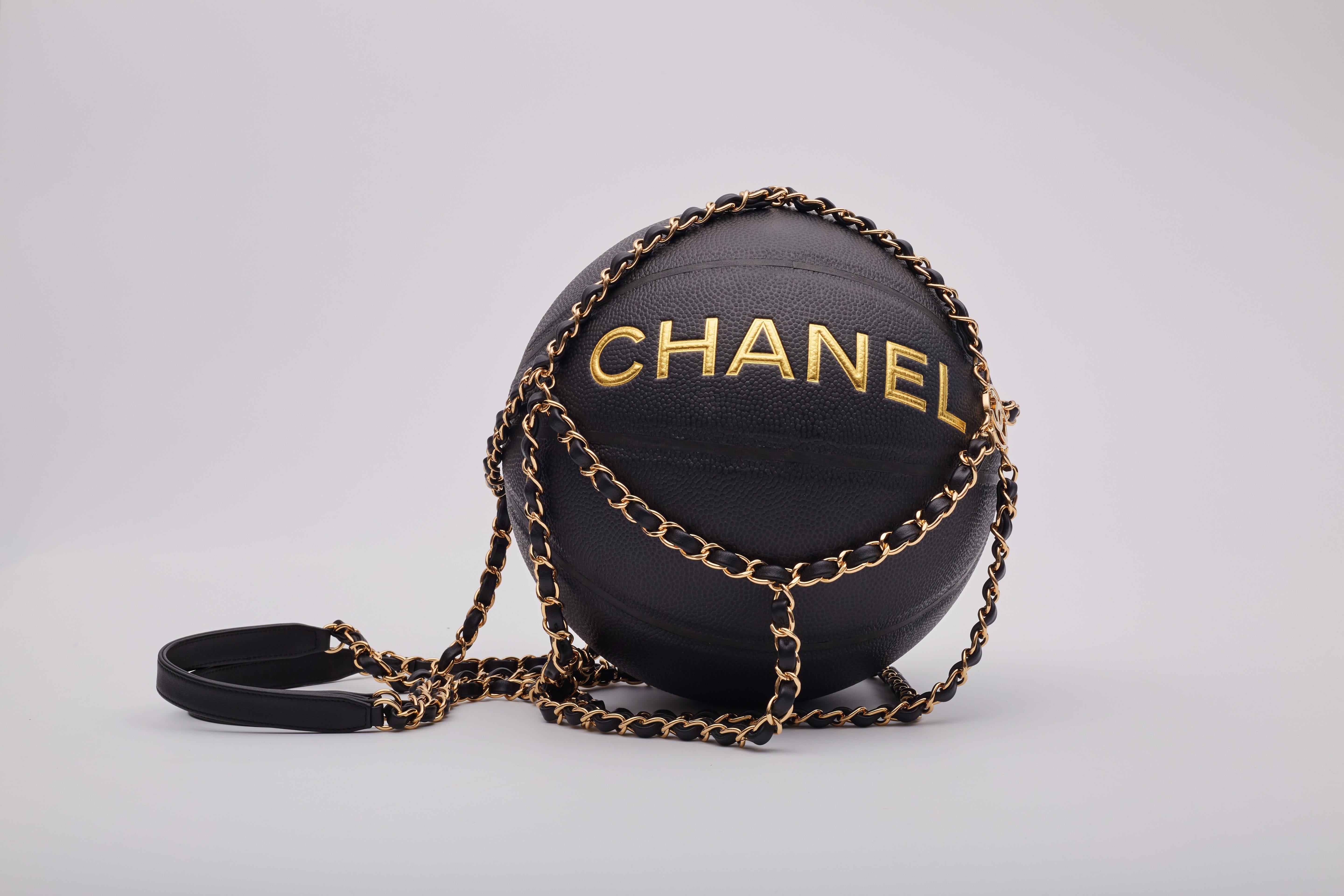 Chanel Gold Black Rubber Calfskin Chain Net Basketball Minaudiere Bag In Good Condition For Sale In Montreal, Quebec
