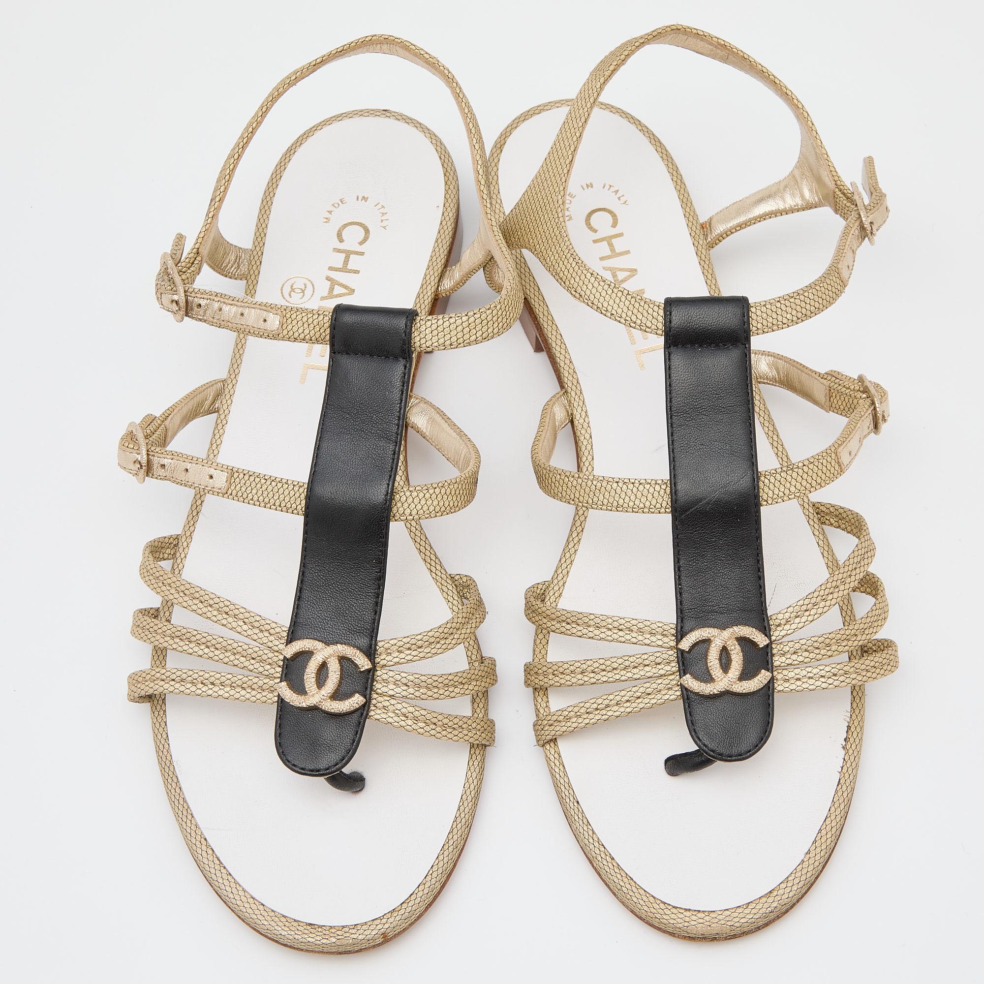 Unique in style and comfortable for daily wear, these Chanel sandals will easily become your favorite go-to shoes! Crafted from textured leather, they feature the CC logo on the front. They come with buckled ankle straps and tough soles.

