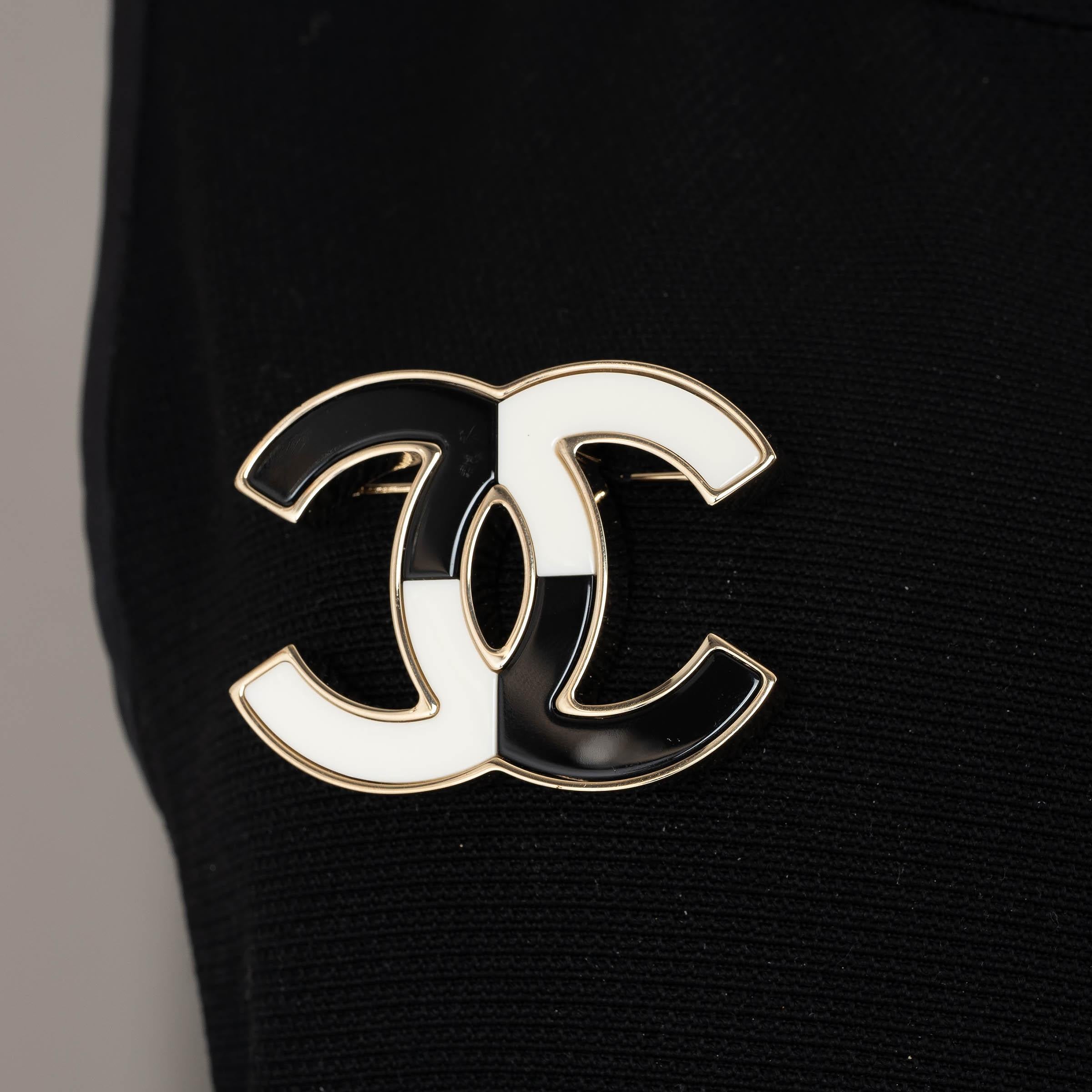 CHANEL Gold Schwarz-Schwarz-Weiß 23C MONTE CARLO LARGE CC Brosche im Angebot 2
