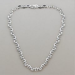 Collier en or « C » de Chanel