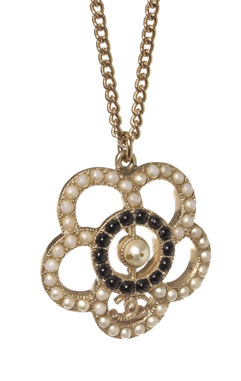 chanel camellia necklace