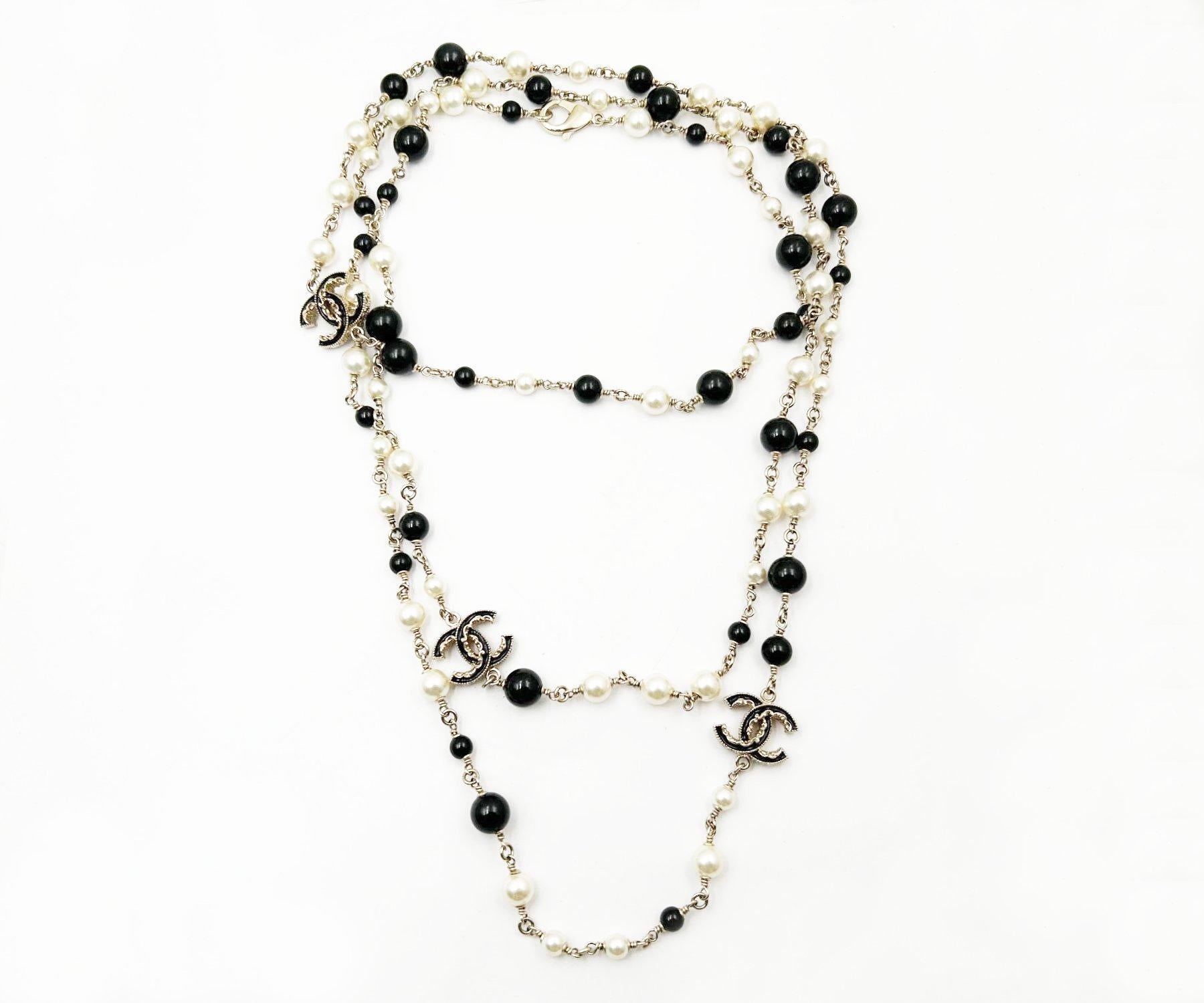 Chanel Gold CC 3 Black Ruffle Pearl Super Long Necklace

* Marked 13
* Made in Italy
*Comes with the original box 

-It is approximately 62