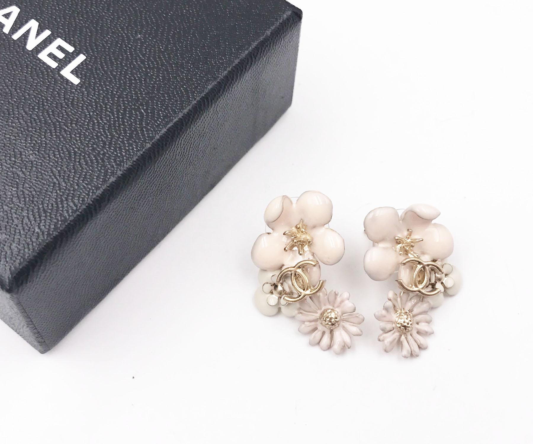 Contemporary Chanel Classic Gold CC 3 Ivory Flowers Stud  Piercing Earrings  For Sale