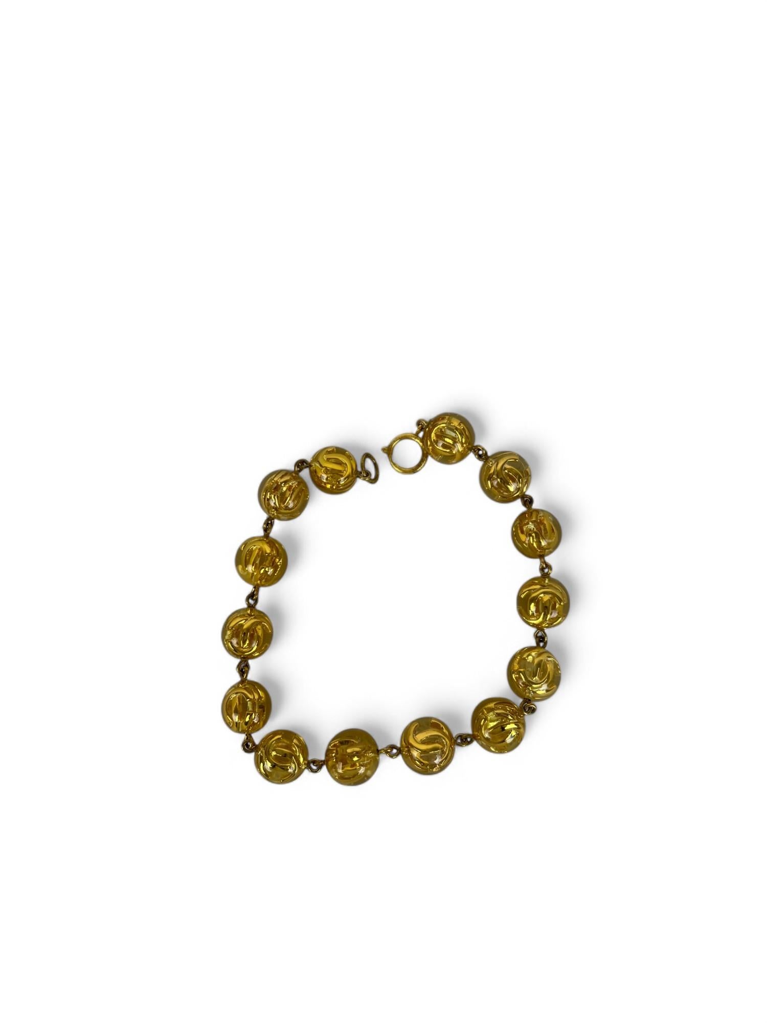 Gargantilla Chanel Gold CC Bauble Finales de los 80 - Principios de los 90 en Excelente estado para la venta en West Hartford, CT