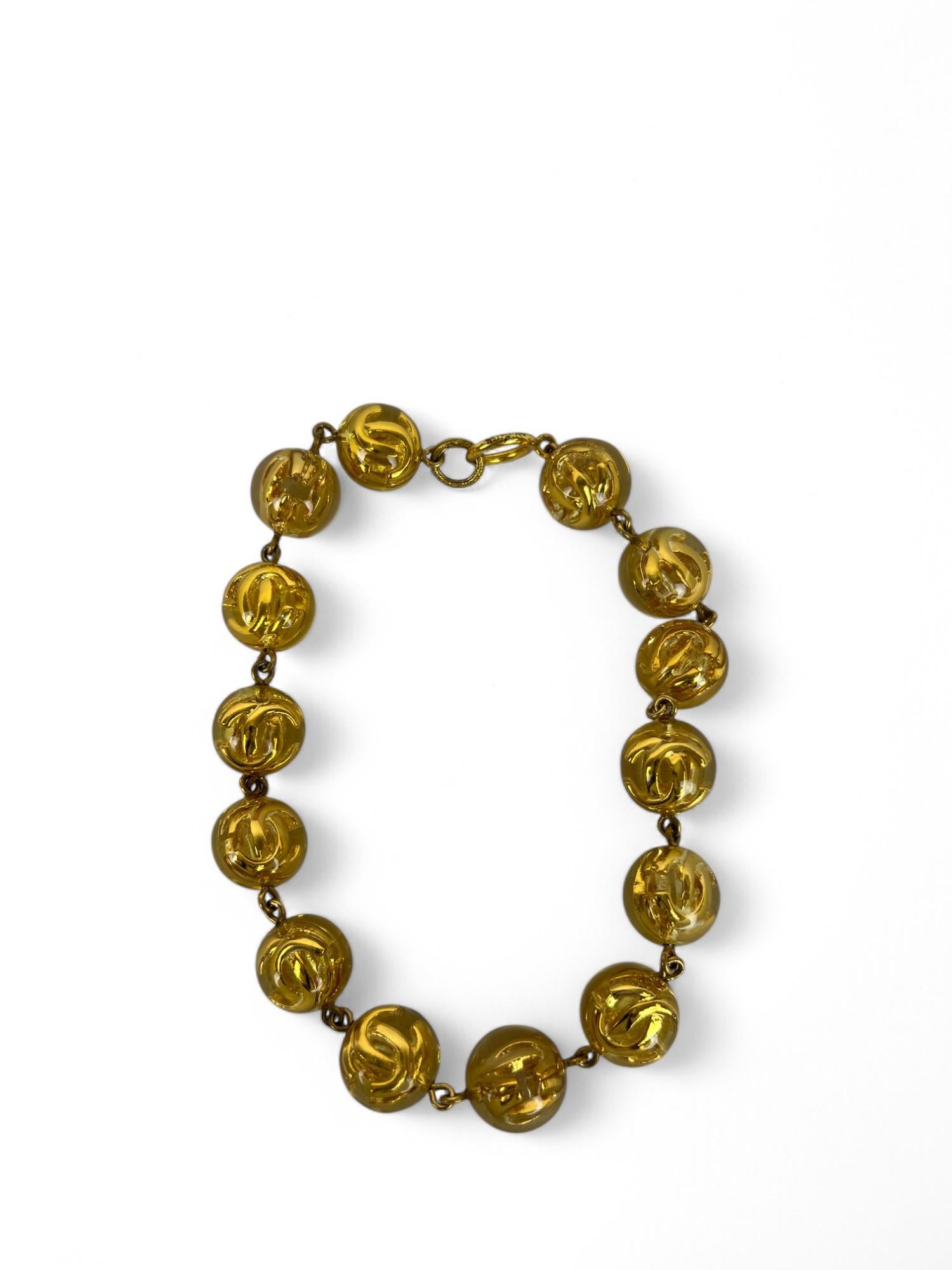 Gargantilla Chanel Gold CC Bauble Finales de los 80 - Principios de los 90 en venta 2