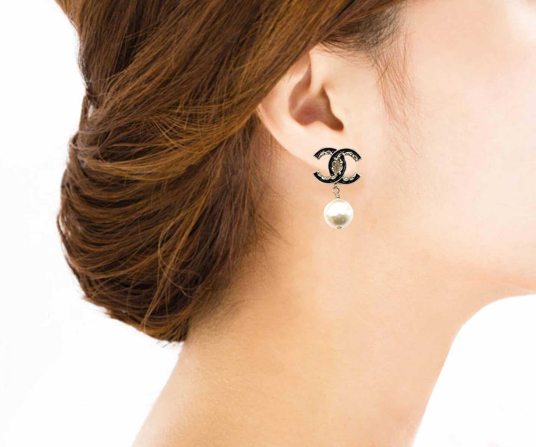 Chanel Gold CC Black Ruffle Pearl Dangle Clip on Earrings  In Excellent Condition For Sale In Pasadena, CA