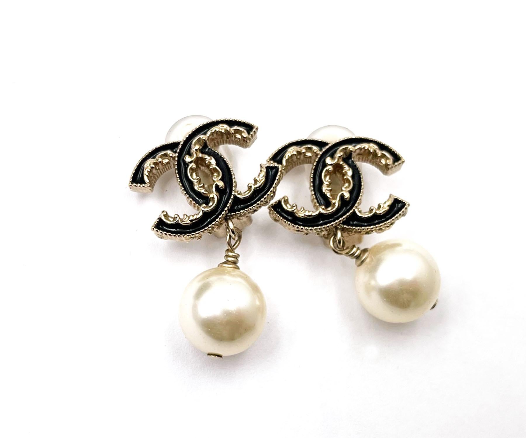 Women's Chanel Gold CC Black Ruffle Pearl Dangle Clip on Earrings  For Sale