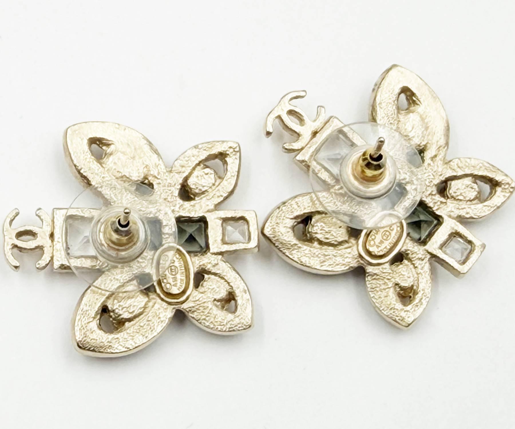 Boucles d'oreilles Piercing Chanel Or CC Noir Blanc Dot Butterfly Pearl Pour femmes en vente