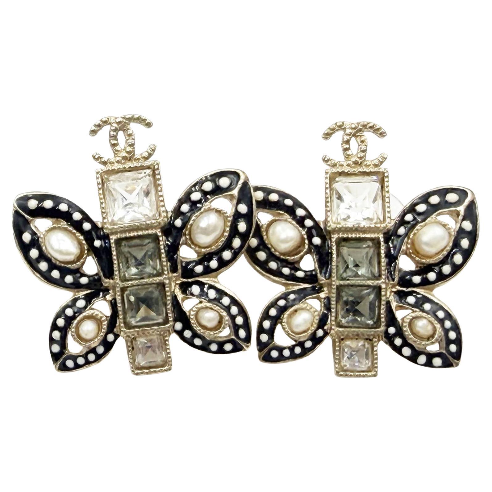 Orecchini con piercing a perla Chanel Gold CC Black White Dot Butterfly