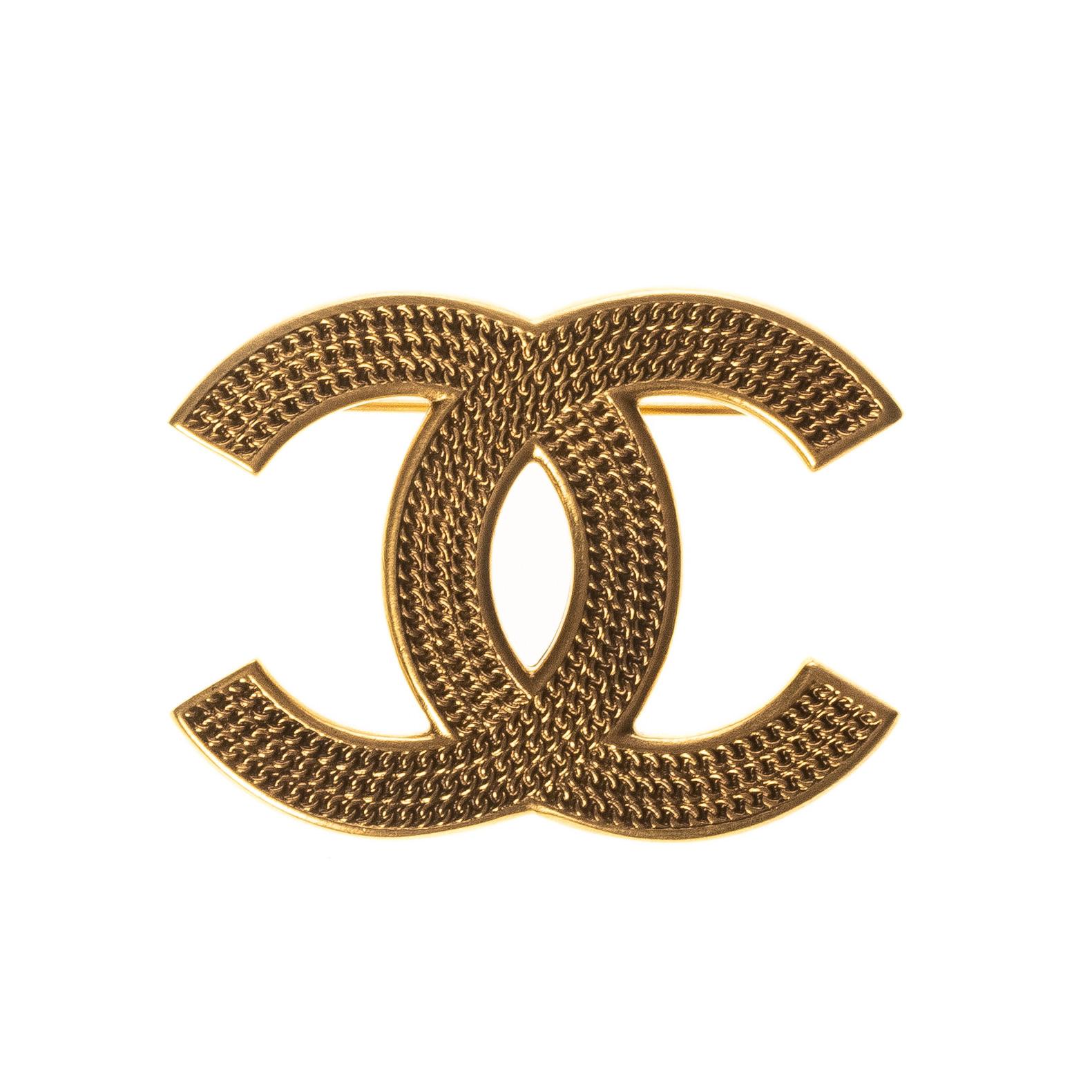 Chanel Gold CC Brooch 2018 In Excellent Condition In Montreal, Quebec