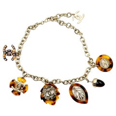 Chanel Gold CC Eichel-Halskette mit braunen Blättern 