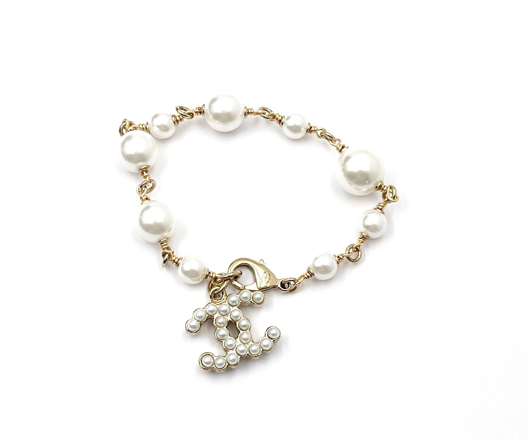 Chanel Gold CC Bubble Pearl Pearl Bracelet 

*Marked 14
*Made in Italy

-It is approximately 7