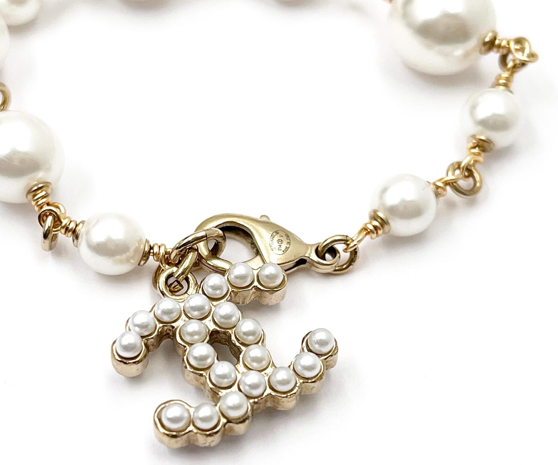 Chanel Gold CC Bubble Pearl Pearl Bracelet  In Good Condition In Pasadena, CA