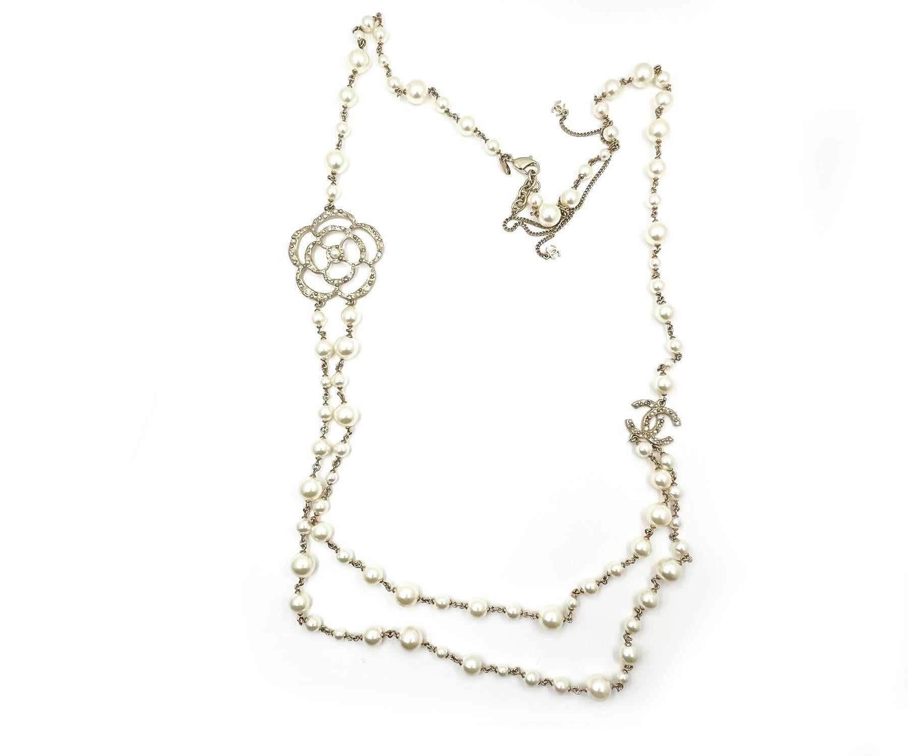 Chanel Gold CC Kamelie Faux Perle 2 Strang lange Halskette

*Markiert in 13
*Hergestellt in Frankreich
*Kommt mit dem Originalkarton

-Ungefähr 46
