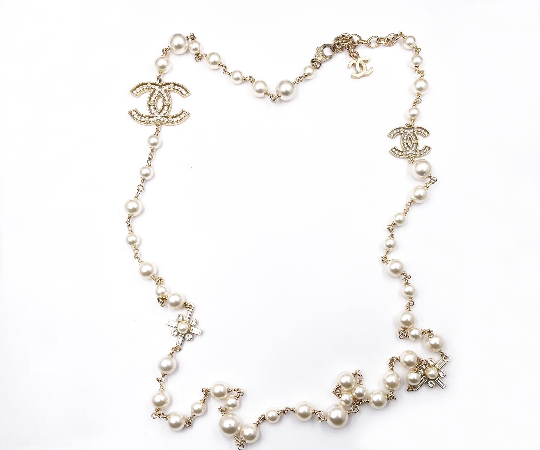 Chanel Gold CC Cross Crystal Pearl Necklace



*Marked 18

*Made in Italy

*Comes with the original box and pouch



-It is approximately 42
