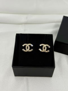 Chanel Pendientes de oro con cristales CC embellecidos