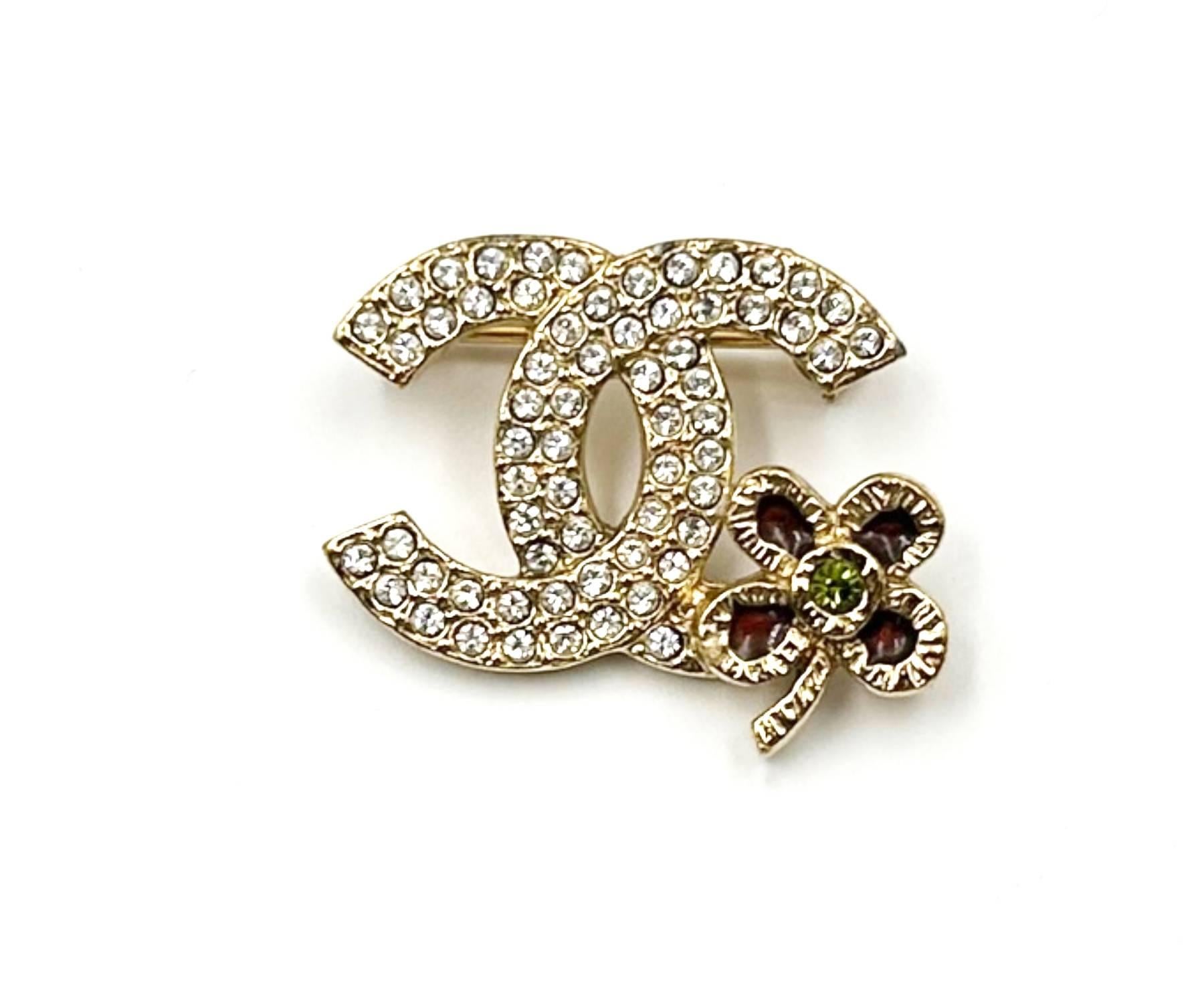 Chanel Small Gold CC Crystal Red Corner Flower Small Brooch

*Marked 05
*Made in France

-Approximately 1.5