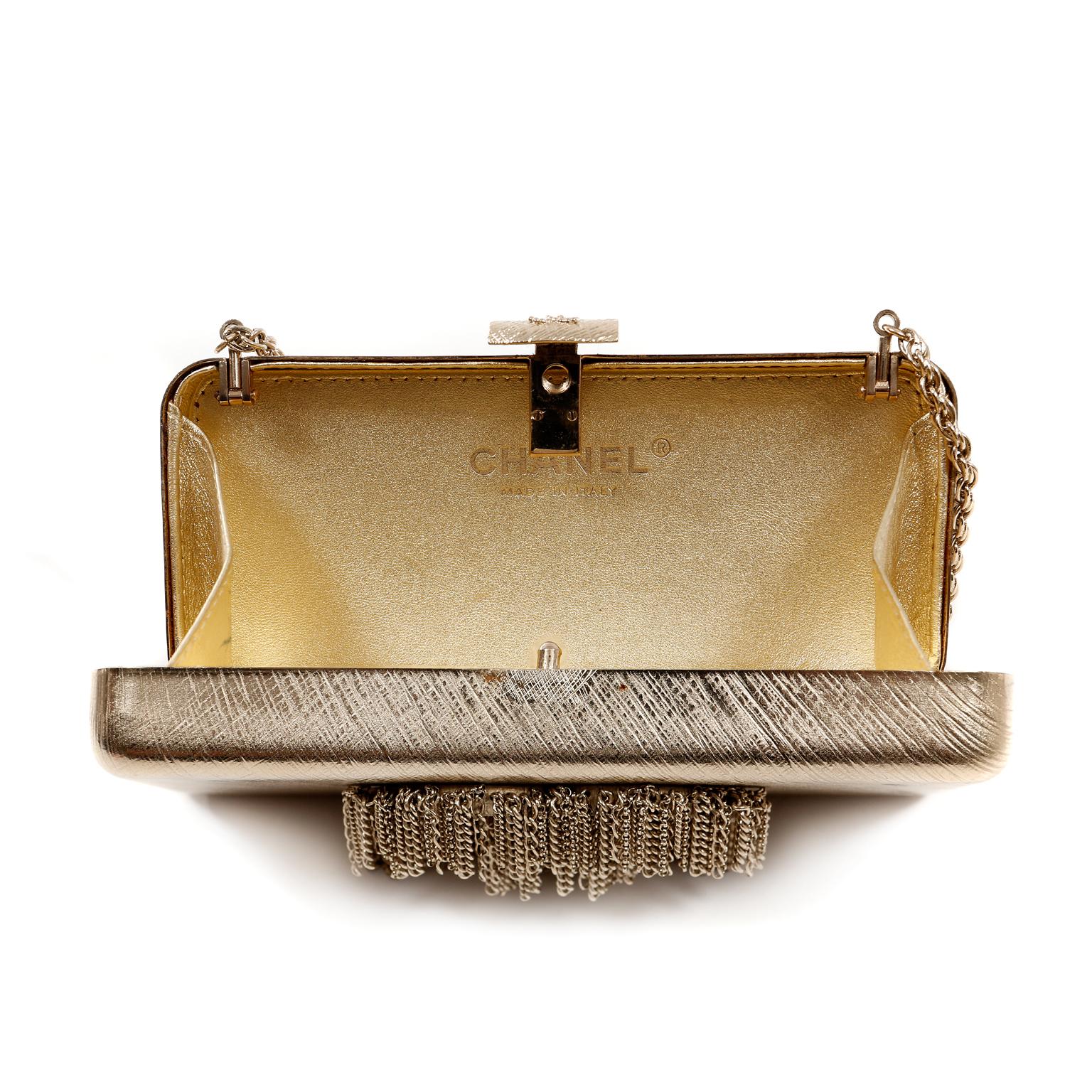 Pochette a scatola Chanel oro CC con catene gocciolanti 2