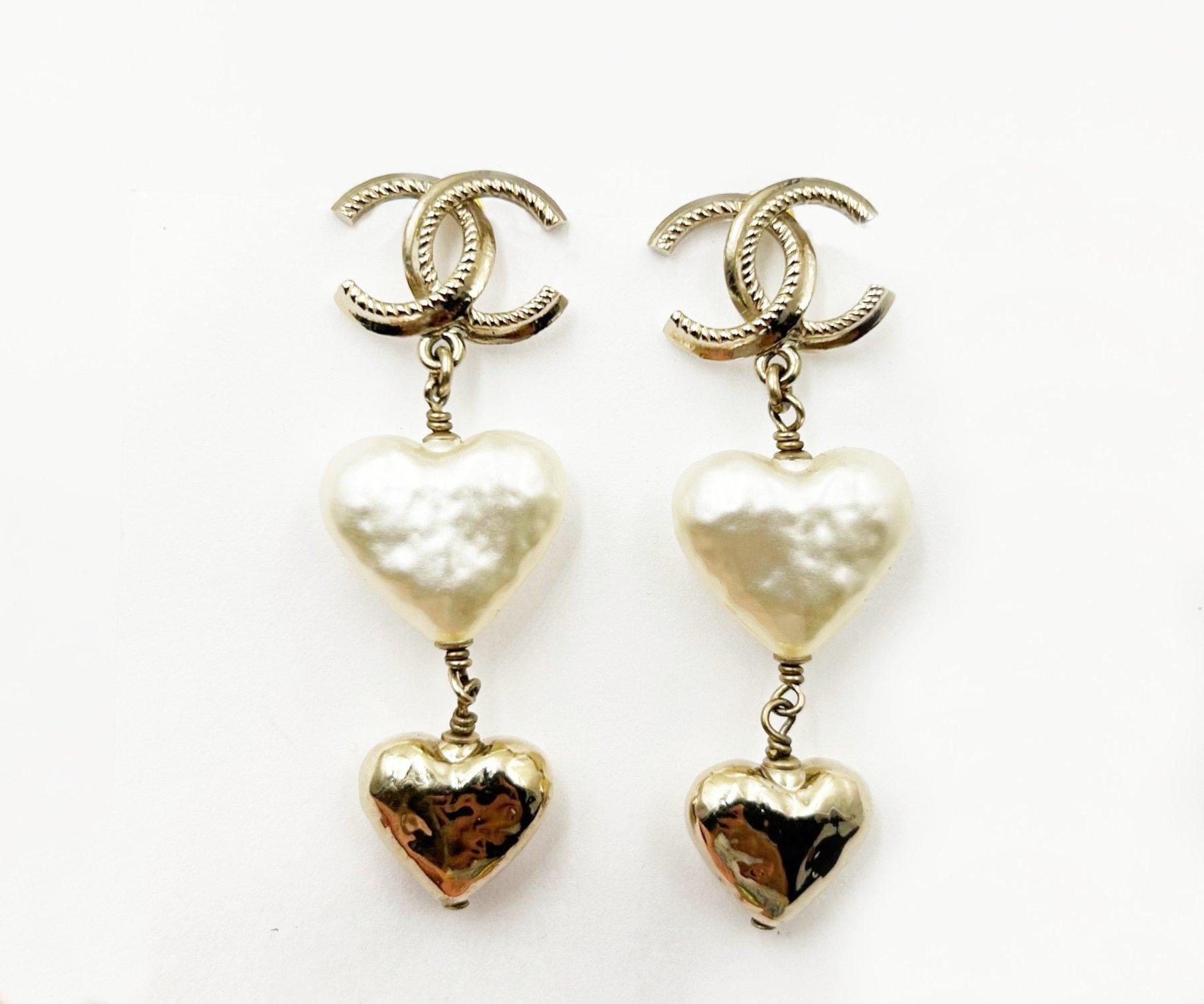 Chanel Gold CC Faux Baroque Heart Pearl Heart Gold Dangling Piercing Earrings

*Marked 22
*Made in Italy
*Comes with the original box, pouch and booklet

-It is approximately 2.25