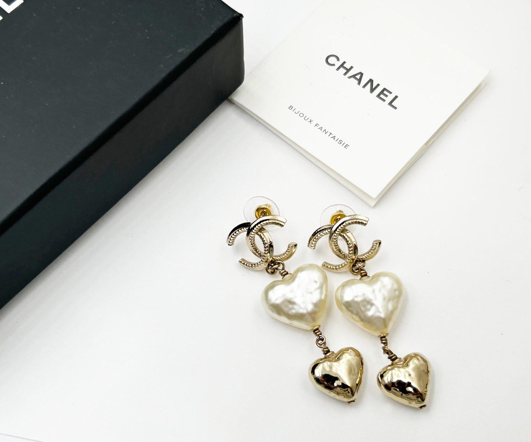 Artisan Chanel Gold CC Faux Baroque Heart Pearl Heart Gold Dangling Piercing Earrings For Sale