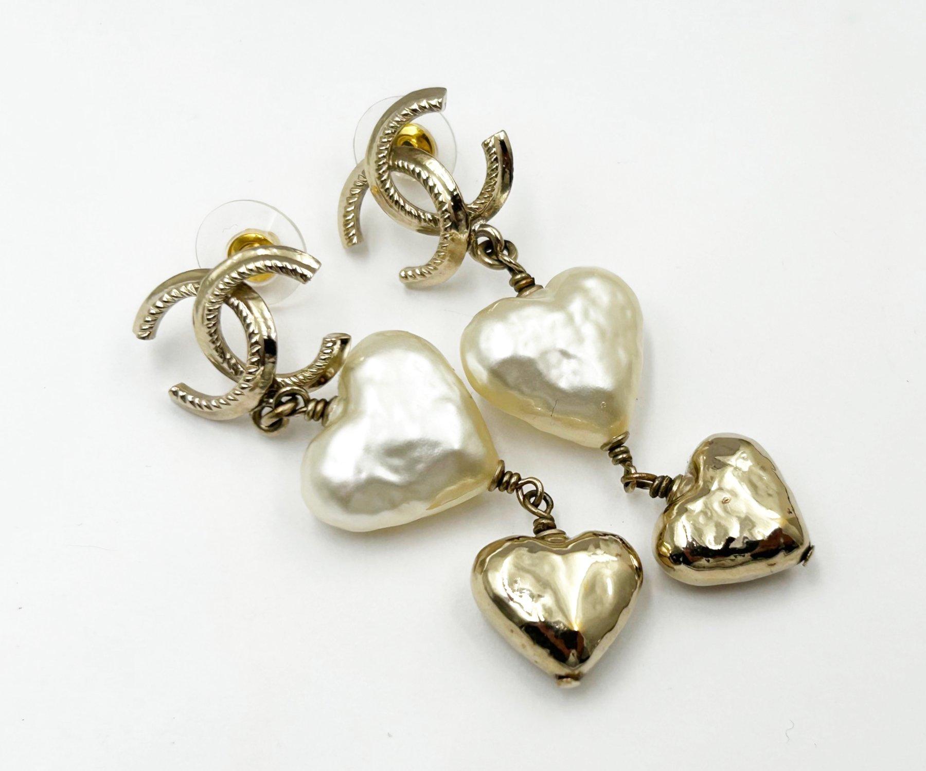 Women's Chanel Gold CC Faux Baroque Heart Pearl Heart Gold Dangling Piercing Earrings For Sale