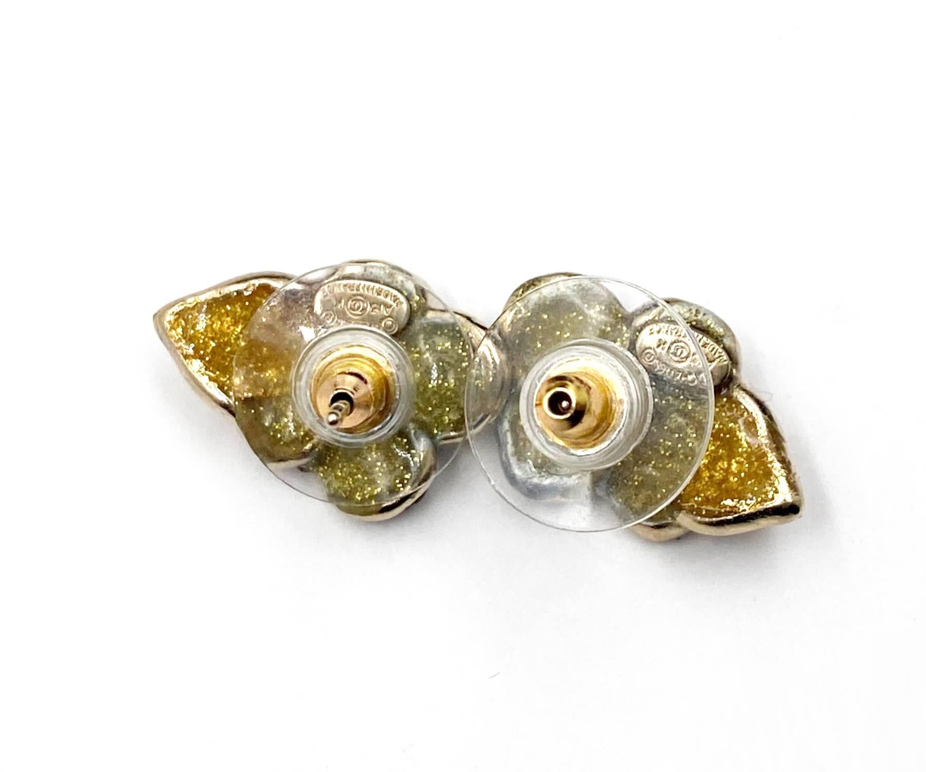 Artisan Chanel Gold CC Flower Dangle Piercing Earrings For Sale