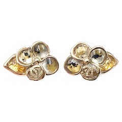 Boucles d'oreilles percées Chanel Gold CC Flower 