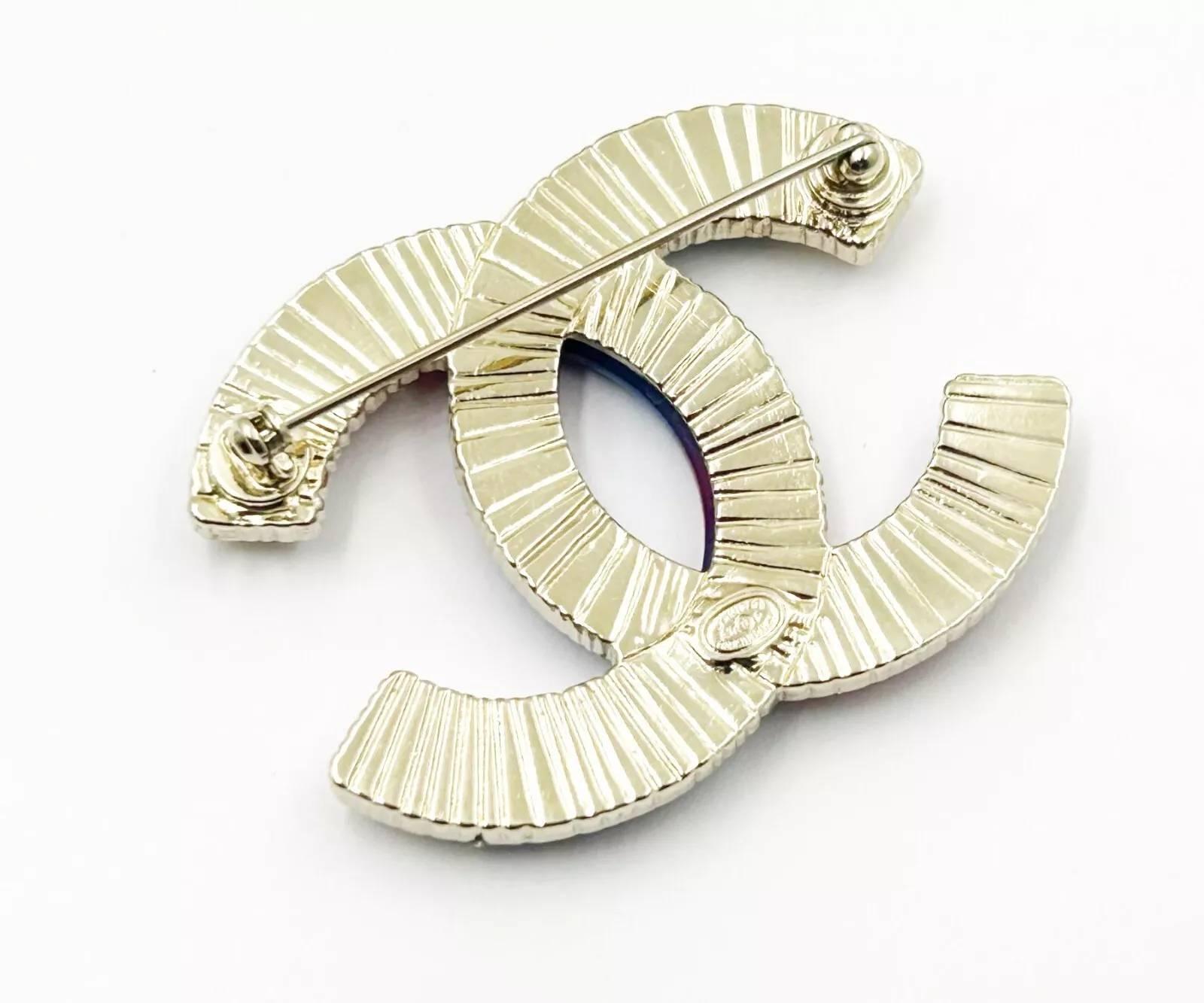 Chanel Gold CC Fuchsia Blue Brooch In Excellent Condition For Sale In Pasadena, CA