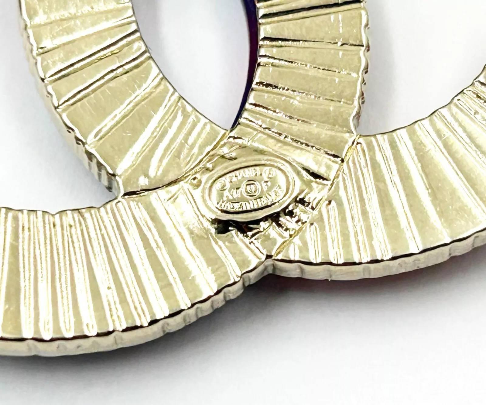 Women's Chanel Gold CC Fuchsia Blue Brooch For Sale