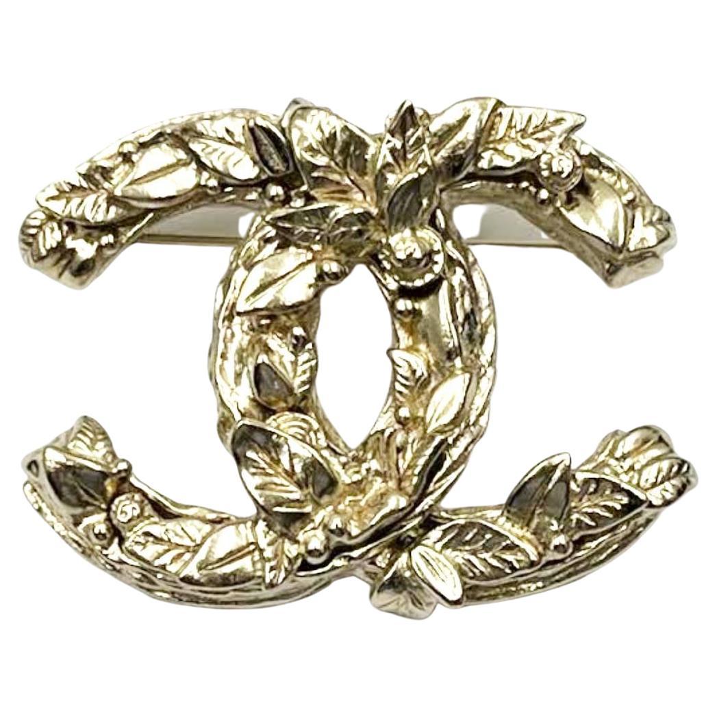 Broche Chanel Gold CC Golden Leaves   en vente