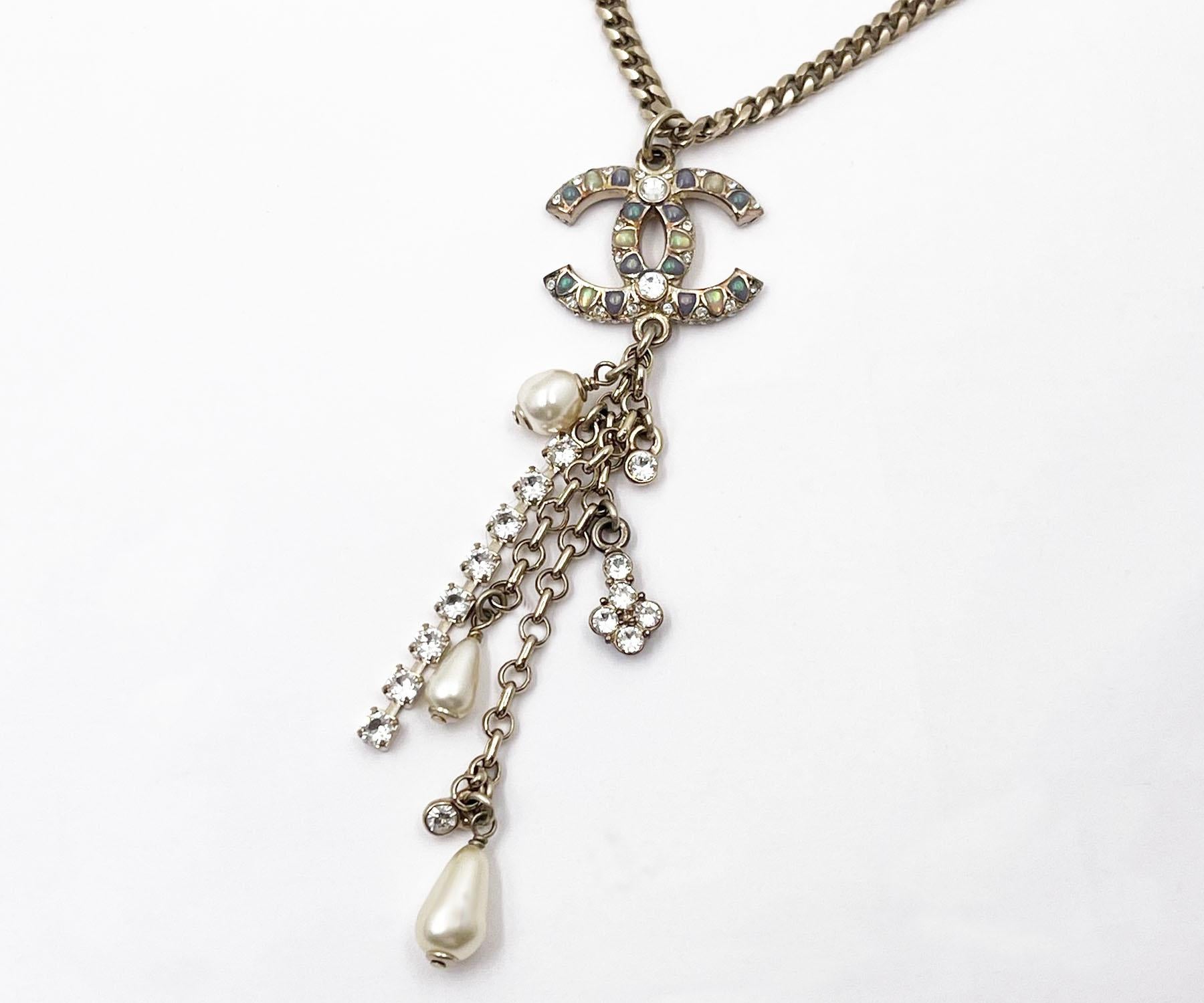 Chanel Classic Gold CC schillernden Perle baumeln Kette Halskette   im Zustand „Hervorragend“ im Angebot in Pasadena, CA