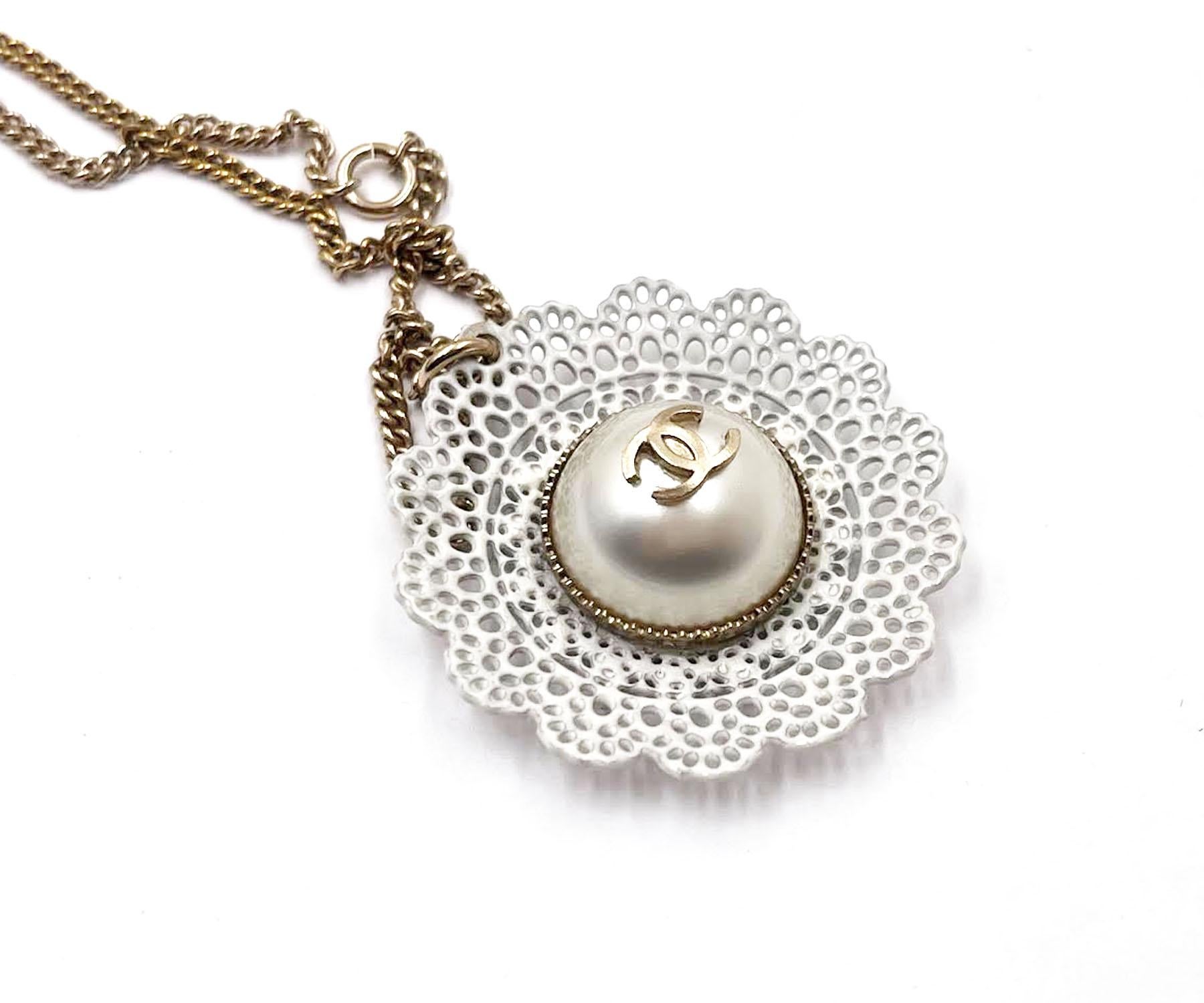 Chanel Gold CC Lace Flower Pearl Necklace  In Excellent Condition For Sale In Pasadena, CA