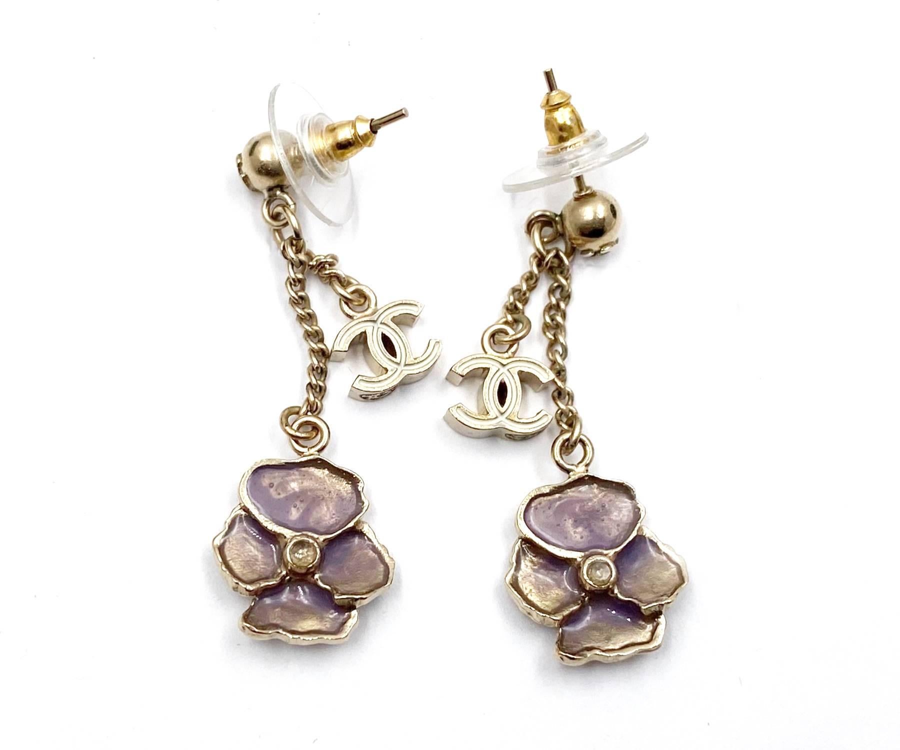 Artigiano Orecchini con piercing Chanel Oro CC Fiori di Lavanda in vendita