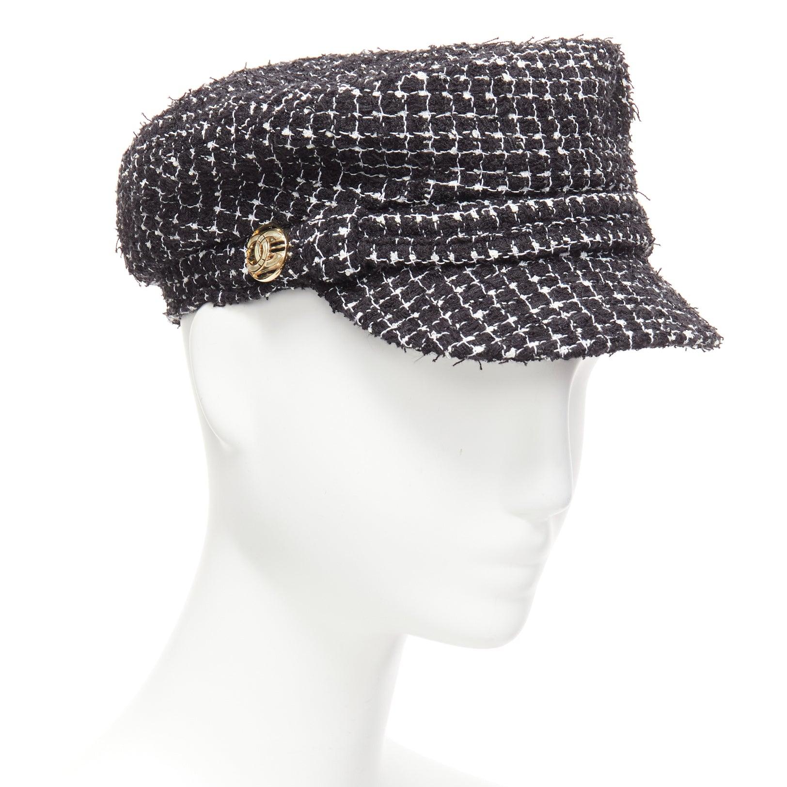 CHANEL gold CC logo button black white cotton tweed newsboy hat S
Reference: TGAS/D01059
Brand: Chanel
Designer: Virginie Viard
Material: Tweed
Color: Black, White
Pattern: Tweed
Lining: Black Fabric
Extra Details: Gold CC logo