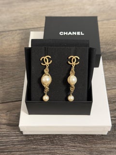 CHANEL Gold CC Logo Faux Pearl Chain Drop Earrings