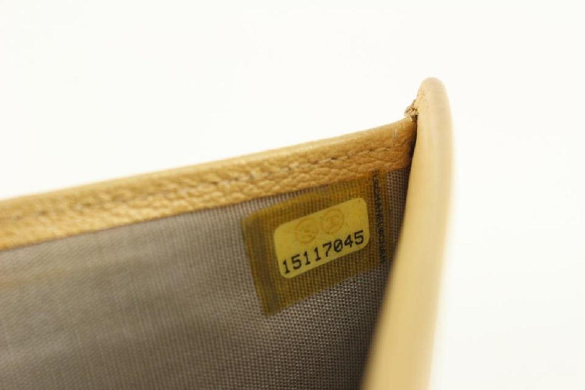 Or Chanel - Portefeuille à rabat long à trois rabats avec logo CC doré 930C12  en vente