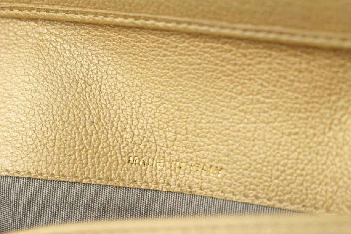 Chanel - Portefeuille à rabat long à trois rabats avec logo CC doré 930C12  Pour femmes en vente