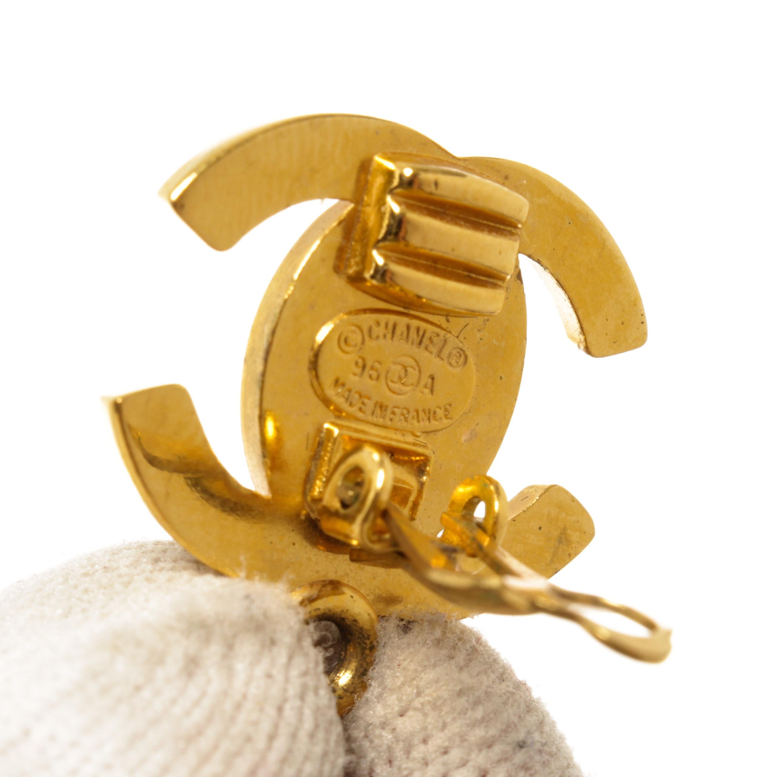 Modern Chanel Gold CC Logo Teardr Earring For Sale