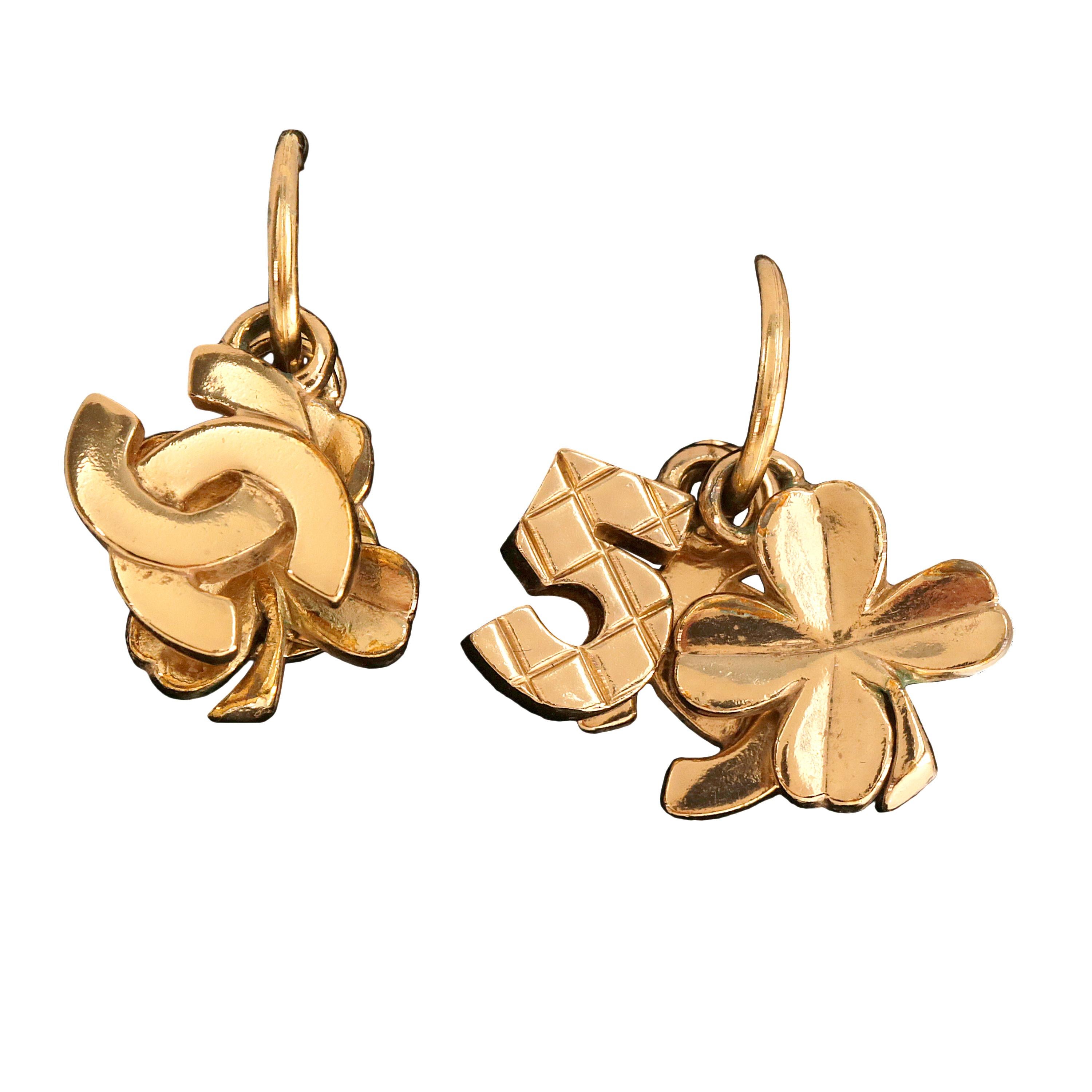 Chanel Gold CC Lucky Clover Runway Earrings In Good Condition In Palm Beach, FL