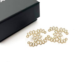 Chanel Pendientes de perforación grandes de cristal marquesa CC dorado