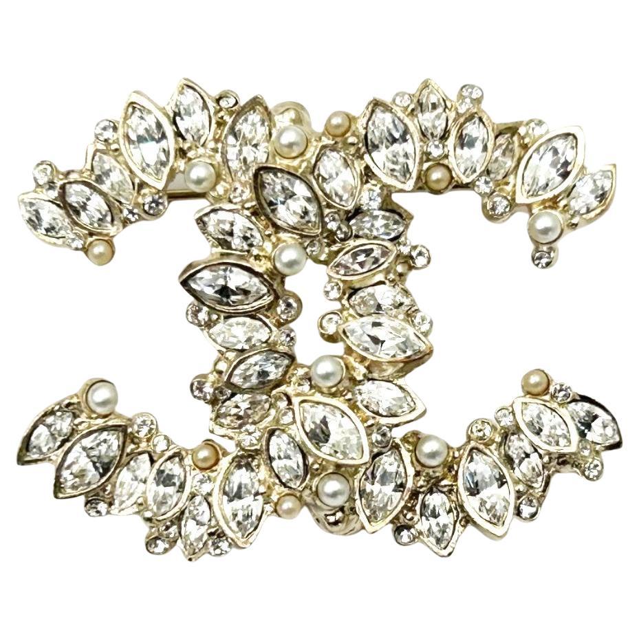 Chanel Gold CC Marquise Kristall Perlenbrosche