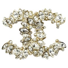 Chanel Gold CC Marquise Kristall Perlenbrosche