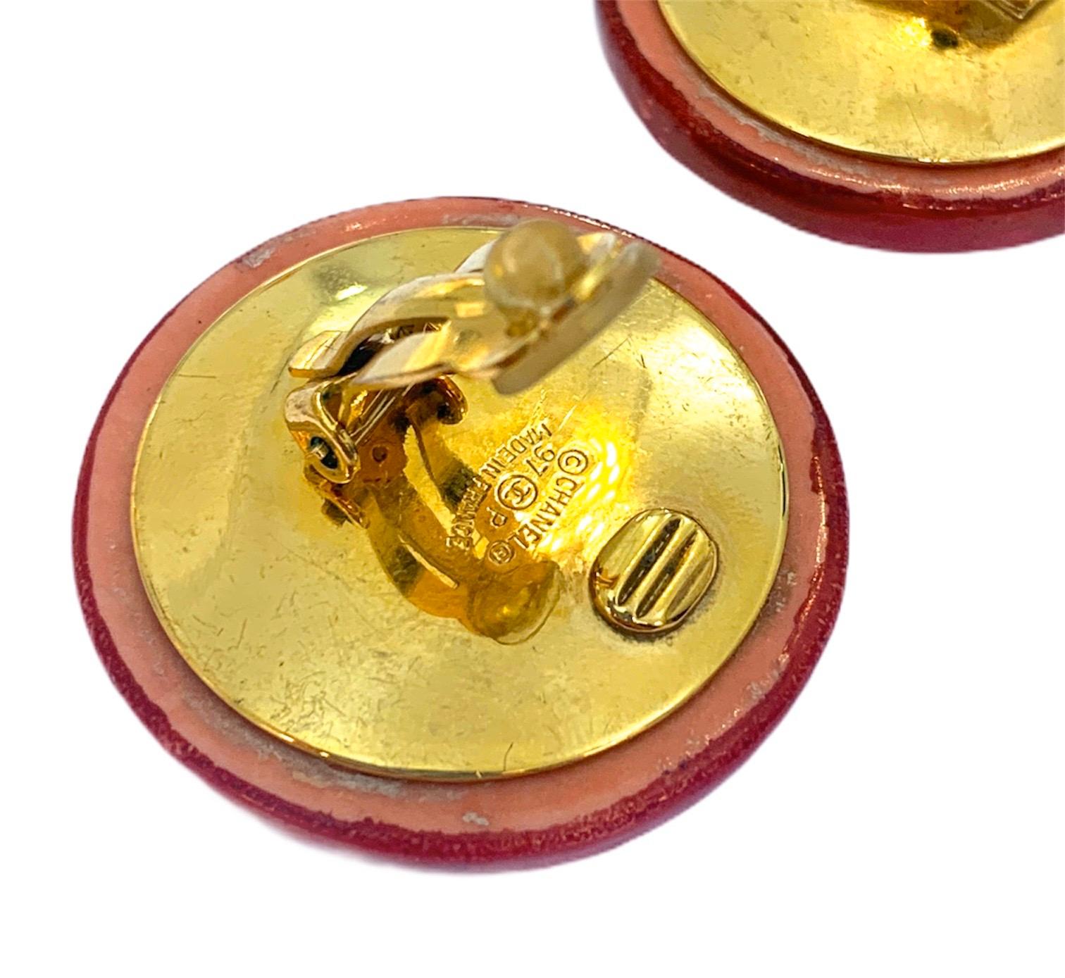 Chanel Gold CC Mini Button red Earrings, 1997 In Excellent Condition In Milan, IT