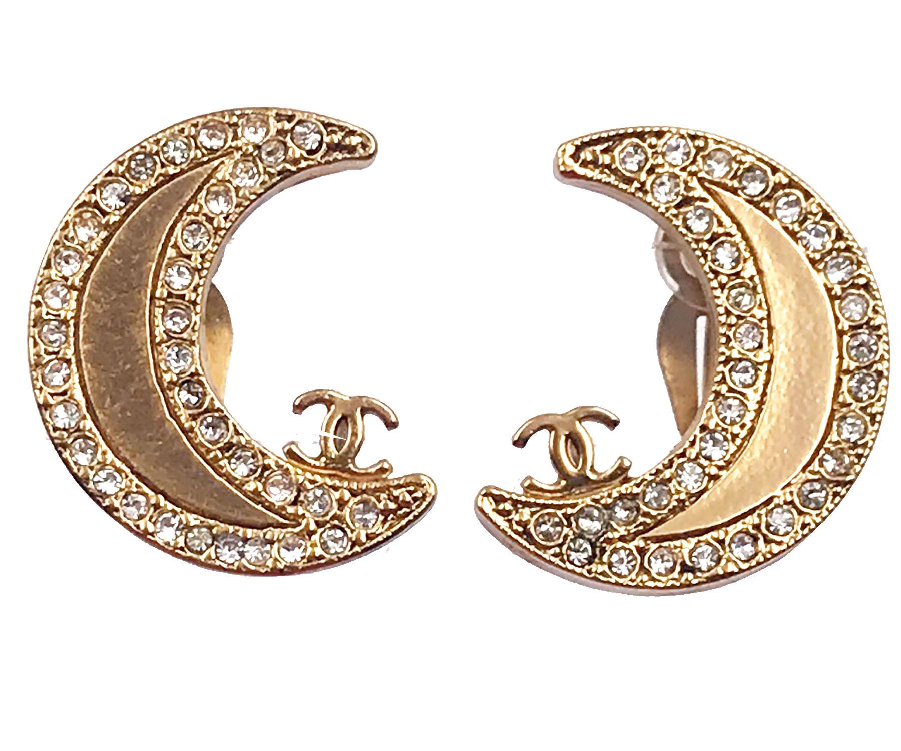Chanel Gold CC Moon Crystal Clip on Earrings

*Marked 01
*Made in France
*Comes with the original box

-It is approximately 0.9