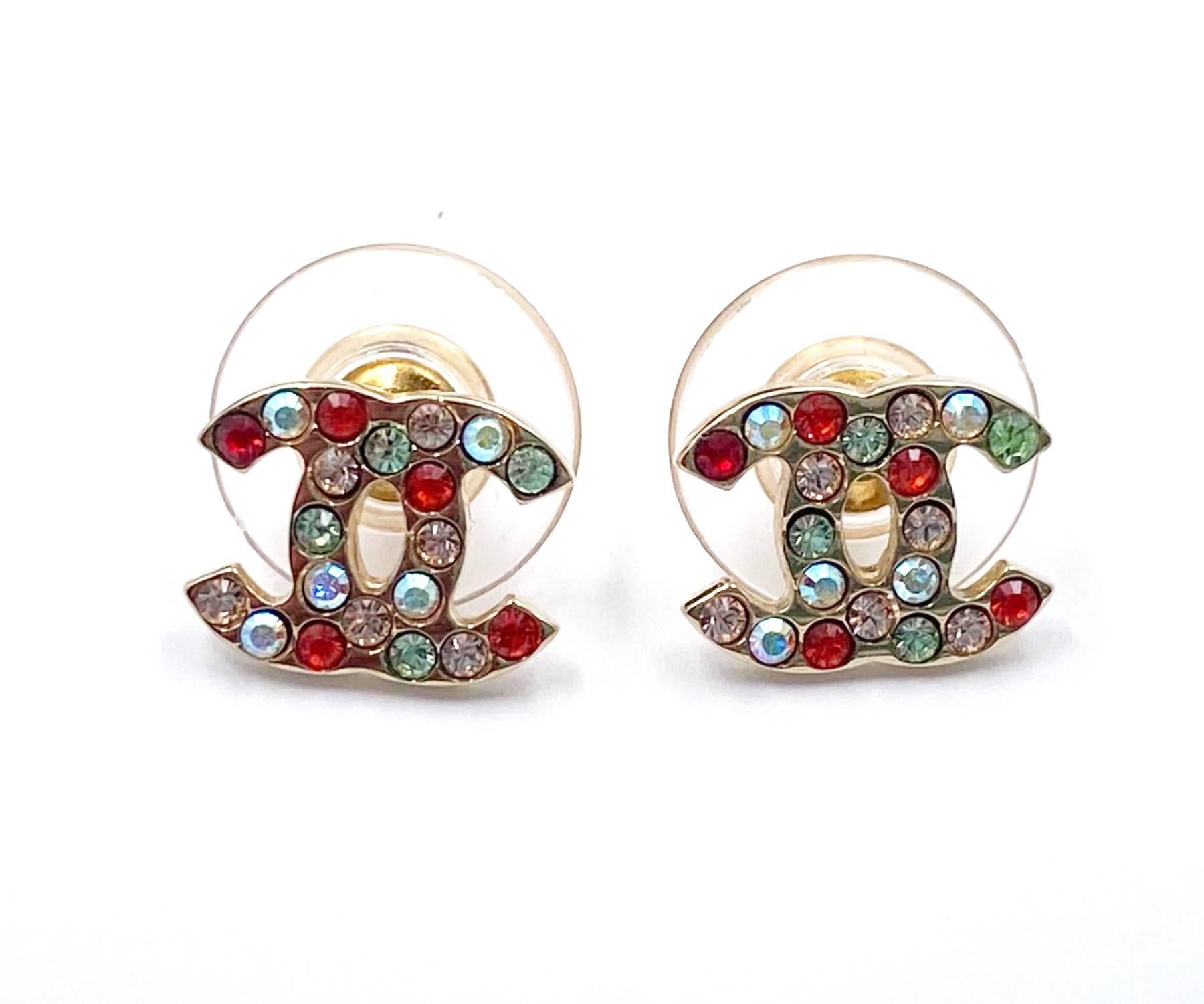 Chanel Gold CC Multi Red Crystal Small Piercing Earrings

* Marked 04
* Made in France

-It is approximately 0.75