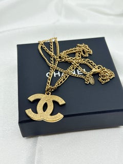 Collana con ciondolo a più fili Chanel Gold CC