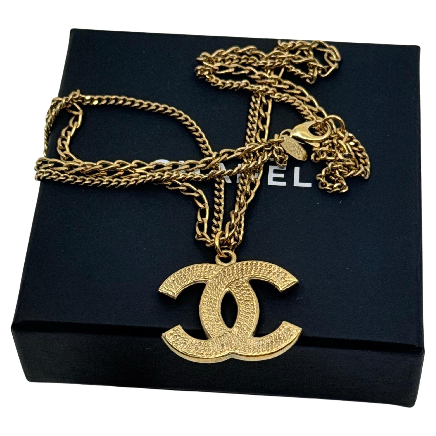 Collana con ciondolo a più fili Chanel Gold CC