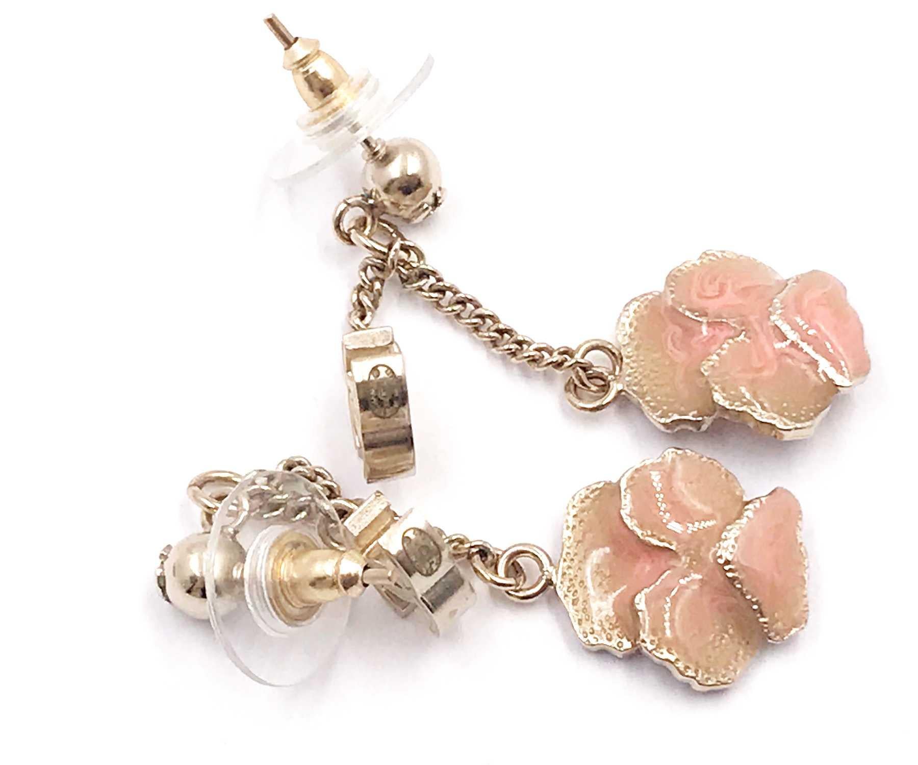 Chanel Gold CC Pink Flower Dangle Piercing Earrings In Excellent Condition For Sale In Pasadena, CA